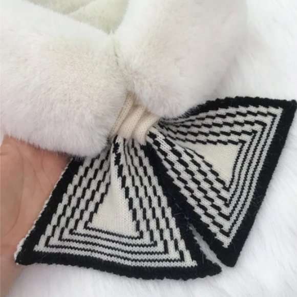 RILLA FAUX FUR SCARF-WHITE - Picture 3 of 3